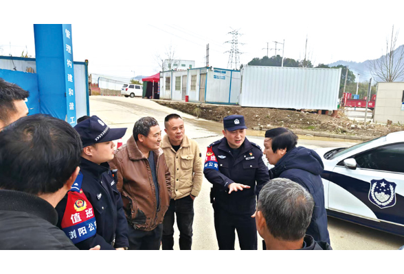 最是磨人的纠纷现场，他先拆“情绪炸弹”再解具体问题