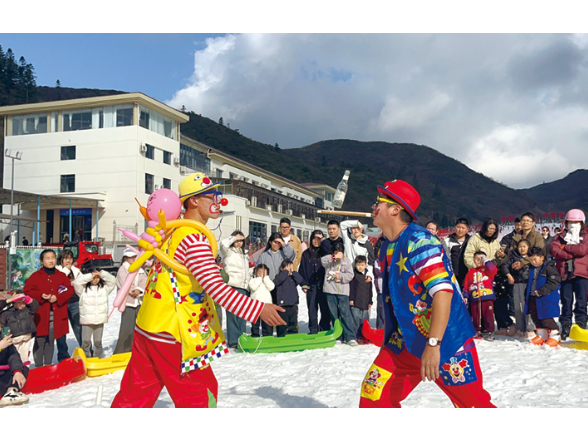 漫天焰火照亮“世界的浏阳” 文旅商贸齐迎“发光的新年”