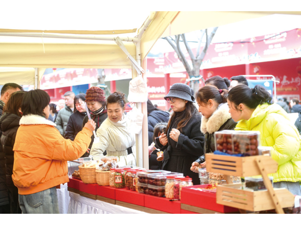 2026年湘赣边年货节线下展今日收官，日均人流量达万人次