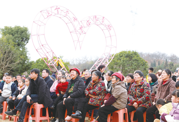 戏韵墨香飘进芦塘 村民家门口乐享“文化年礼”