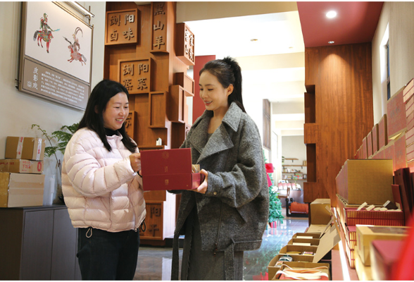 她把对浏阳的爱装进特色礼盒分享给世界