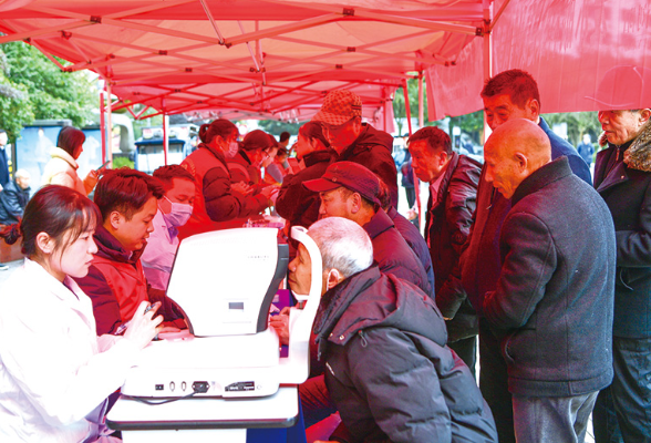 雷锋家乡学雷锋 爱心涌动浏阳河