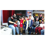 200余名小记者现场体验“空中足球”