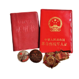 三枚纪念章诉述半世纪英雄无言