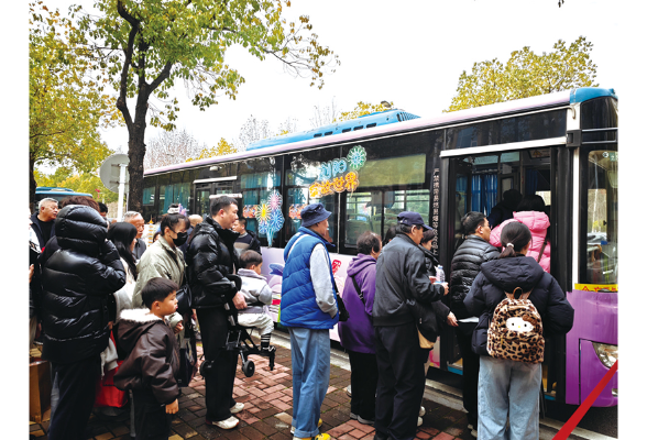 158条公交线串起城乡幸福路
