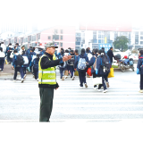 78岁阳爷爷义务护学14年