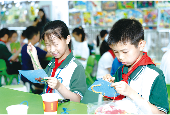孩子们靠手艺“C位出道”