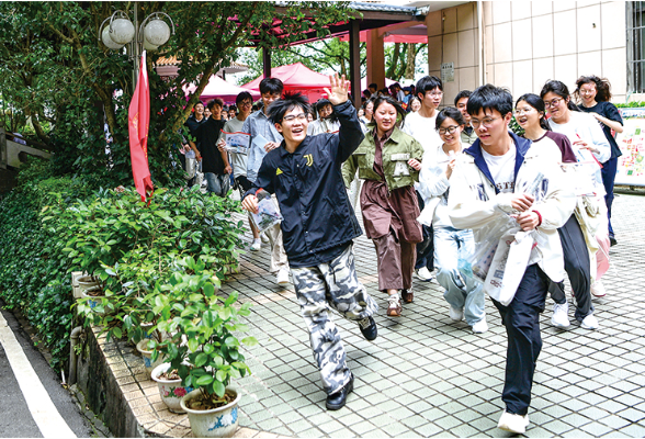 青年常新，奔赴远大前程