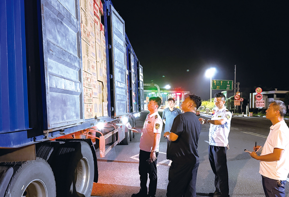 荷花街道“雷霆”出击筑牢安全防线
