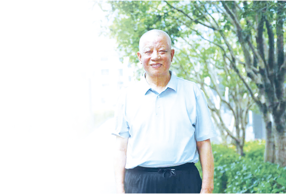 从三尺讲台到禁毒一线，一句“敬佩”致“老友”