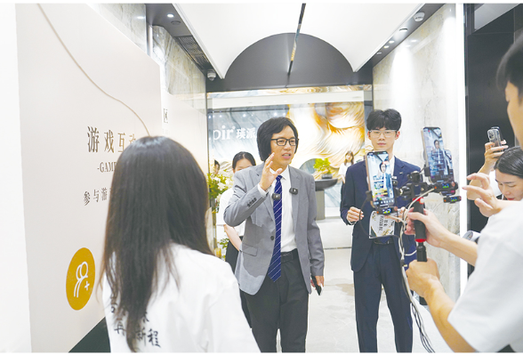 天下浏商丨黄湘伟：“瑛派儿老黄”的美丽之路