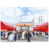 葛家镇联合市人社局举行“家门口的招聘会”提供超1000个就业岗位