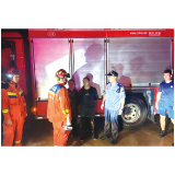 深山密林 夜雨突降 他们劈出一条“生命通道”