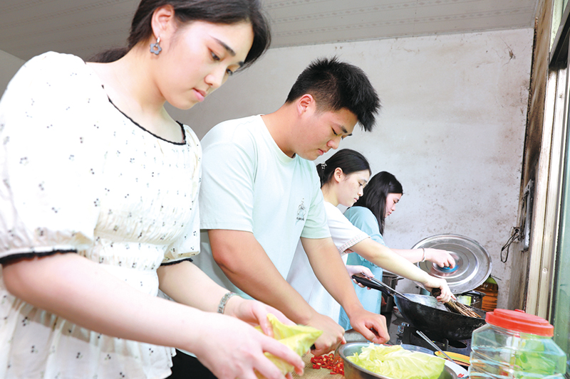 05版-圆梦大学-3.jpg 05版-圆梦大学-3.jpg
