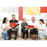 圆梦大学丨双胞胎女儿立志扛起全家“等我学成了,换我照顾你”