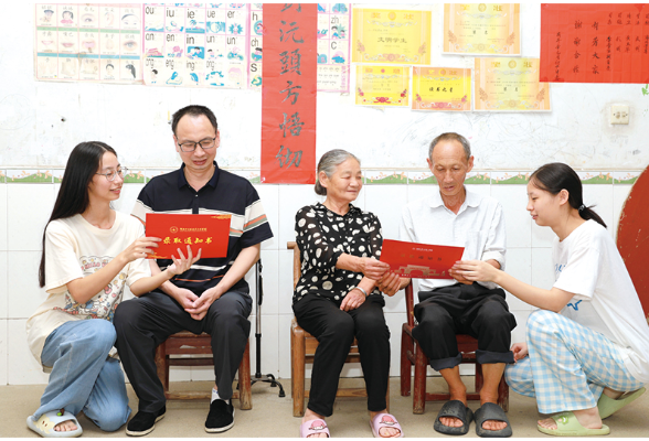 圆梦大学丨双胞胎女儿立志扛起全家“等我学成了，换我照顾你”
