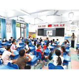 “百变老师”上岗把“大学”搬进托管班