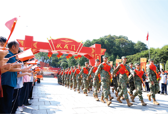 浏阳热血新兵“光辉起点”整装出征
