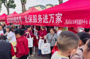 社保服务进万家 惠民政策暖人心｜君山区开展“全民参保服务季”宣传活动