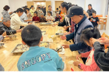 “童心暖夕阳 饺香庆重阳”——君山区开展敬老主题公益活动
