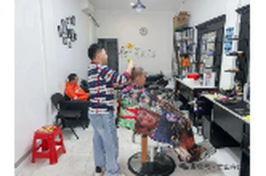 理发店免费为环卫工人理发，暖心行动获点赞