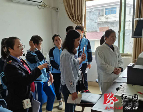 宁远举办“质量月检验检测机构开放日”活动2_副本500.jpg