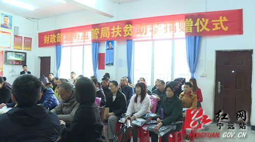 财政部湖南监管局来宁远开展助学扶贫和调研联系点工作_副本500.jpg