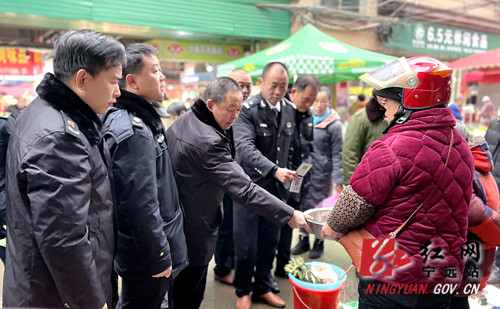 宁远开展打击市场销售长江流域重点水域非法捕捞渔获物突击行动_副本500.jpg