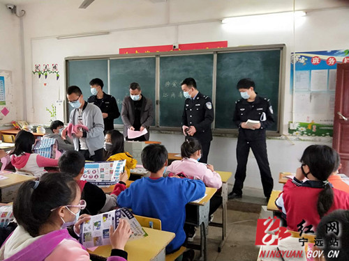 宁远：禁毒宣传进校园  让青春不“毒”行2_副本500.jpg