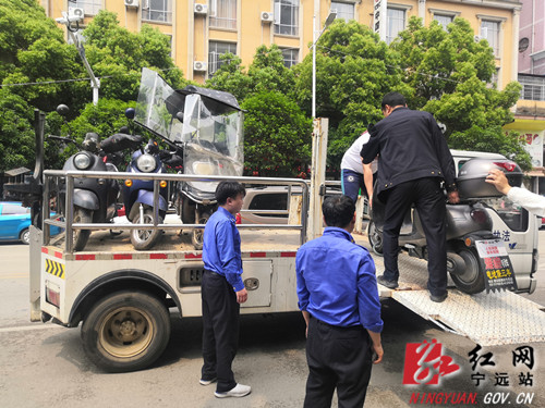 整治“任性”车辆 为生命让道 (1)_副本500.jpg