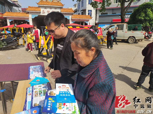 宁远禁毒宣传不松劲  知识“送上门”2_副本500.jpg