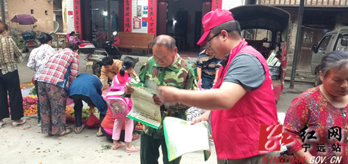 宁远：禁毒宣传进市场 防范意识入民心_副本500.jpg