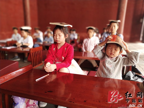 经典滋养童心 国学相伴“六一”2_副本500.jpg