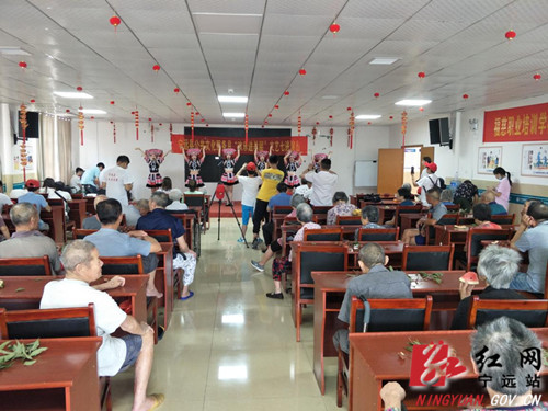 宁远：送欢乐进基层 文艺演出暖人心2_副本500.jpg