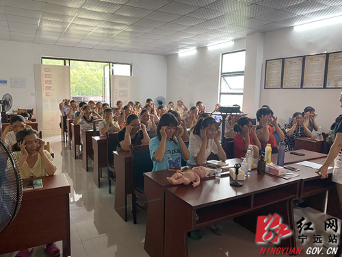 宁远： 增强劳动就业技能  就业培训进家门_副本500.jpg
