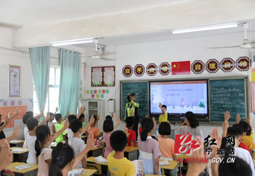 宁远：交通安全进校园  护航学生远离危险2_副本500.jpg