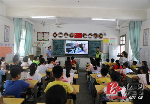 宁远：交通安全进校园 护航学生远离危险_副本500.jpg