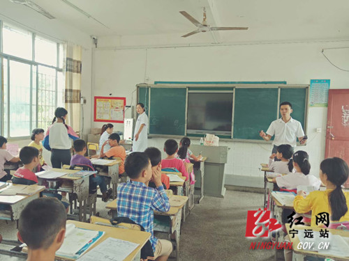 宁远：近视防控视力筛查进校园  增强师生护眼意识_副本500.jpg