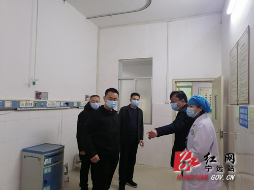 宁远：胡红灯现场检查指导新冠疫苗接种点工作_副本500.jpg