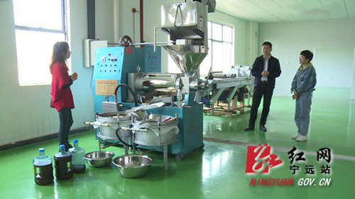 宁远：升级油茶加工厂   助推农民增收_副本500.jpg