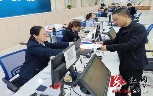 【我为群众办实事】 宁远： 便民春风行 注销加速度_副本500.jpg