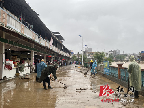 【暴雨中他们在行动】宁远：河水淹没市场 部门齐发力保复市_副本500.jpg