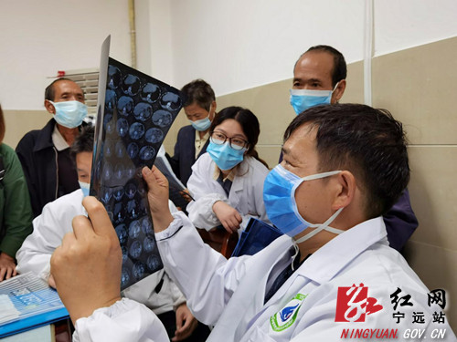 【我为群众办实事】北京教授来宁义诊，为基层“传经送宝”2_副本500.jpg