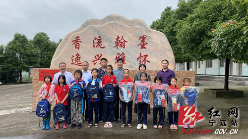 宁远关工委开展“六一”走访慰问_副本500.jpg