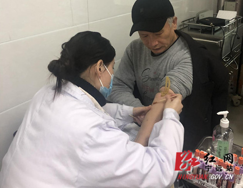 宁远:组织离退休干部体检 增强老干部保健意识_副本500.jpg 宁远:组织离退休干部体检 增强老干部保健意识_副本500.jpg