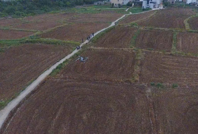 宁远：机械耕种油菜 助农增收