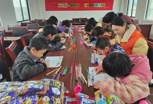 宁远：彩虹课堂进乡村 防艾知识护童心