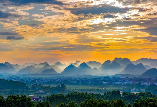 2025年第二十九次县委常委会会议召开 毛政主持会议