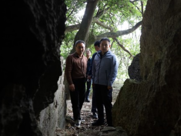 林亮亮调研溶洞污染排查整治及农村自建桥梁整治工作