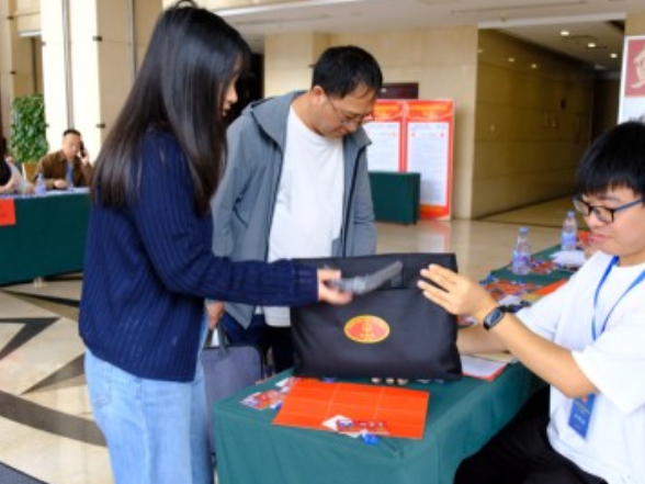 【聚焦两会】宁远县人大代表向大会报到